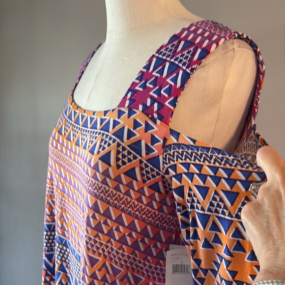 NWT Thomas & Olivia Geometric Patterned Women's cold shoulder Top tunic relax Sm - Picture 7 of 13